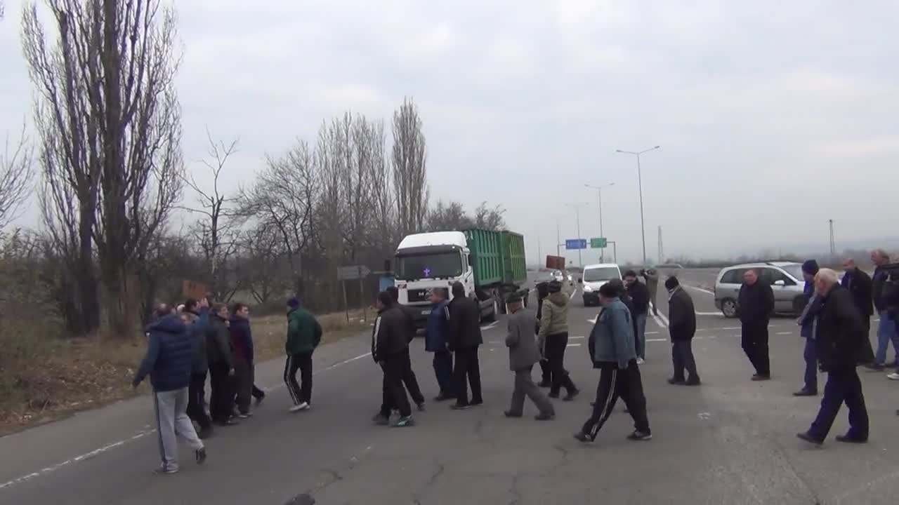 Собственици на казани за ракия излязоха на протест срещу новите правила