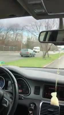 Варненски автомобил в насрещното движение на бургаския бул. "Стефан Стамболов"