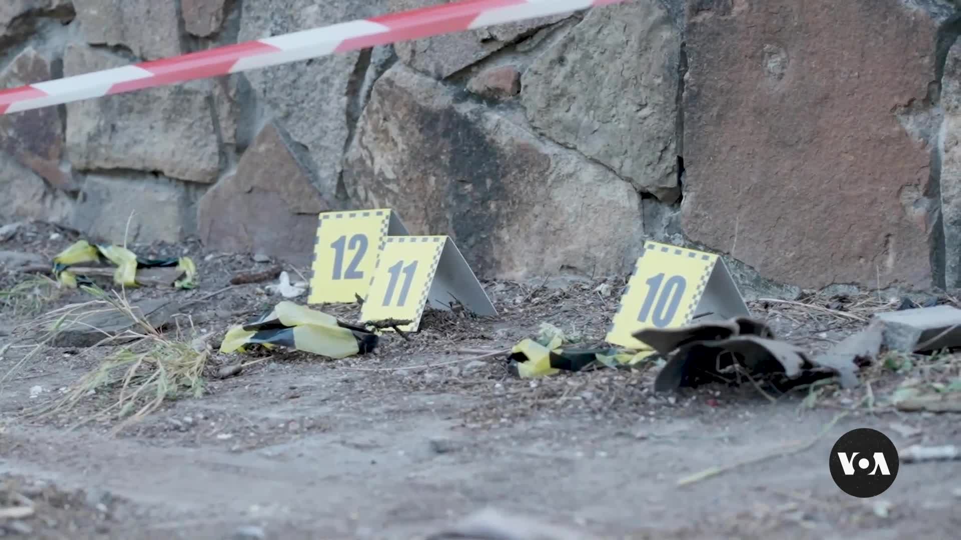 Доброволци търсят телата на цивилни и войници в Украйна
