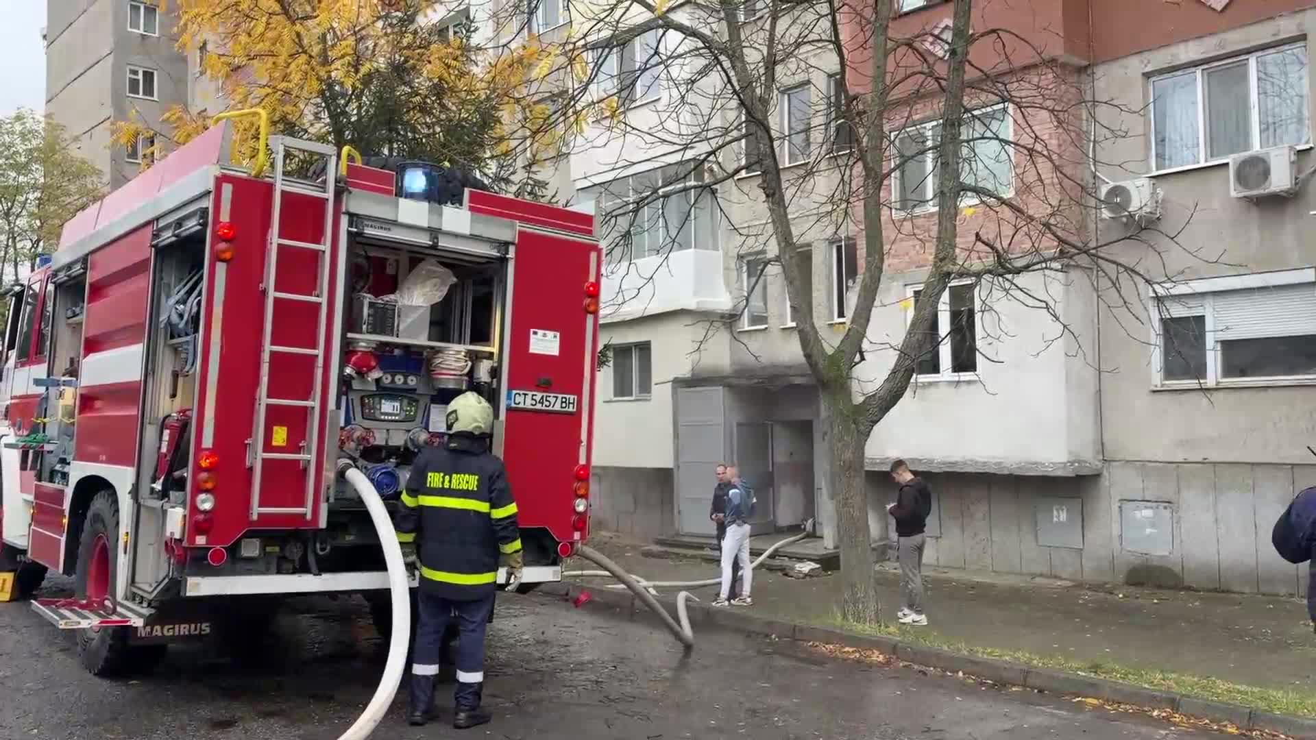 Пожар в жилищен блок в Казанлък