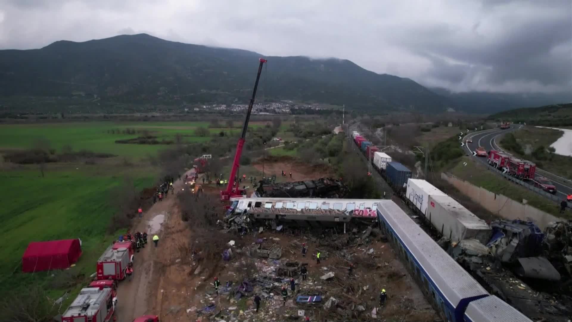 Как изглежда влаковата катастрофа в Гърция отвисоко