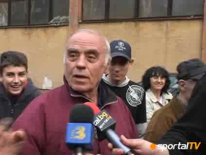 Бербатов Налита На Бой На Възрастен Фен.