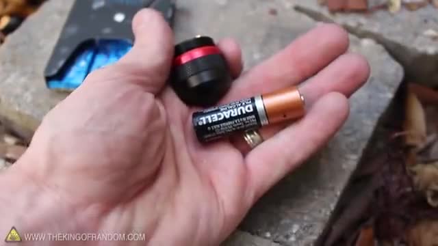 Вижте какво може да направите с 1 батерия и едно станиолче от дъвка!