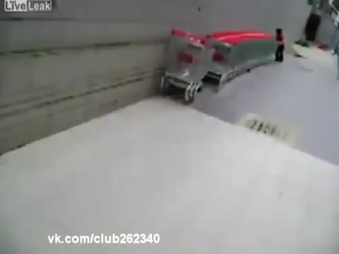 Ето такива служители ни трябват в България //смях//