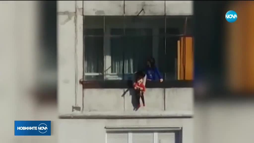"Моята новина": Бебе виси от осмия етаж на блок в София