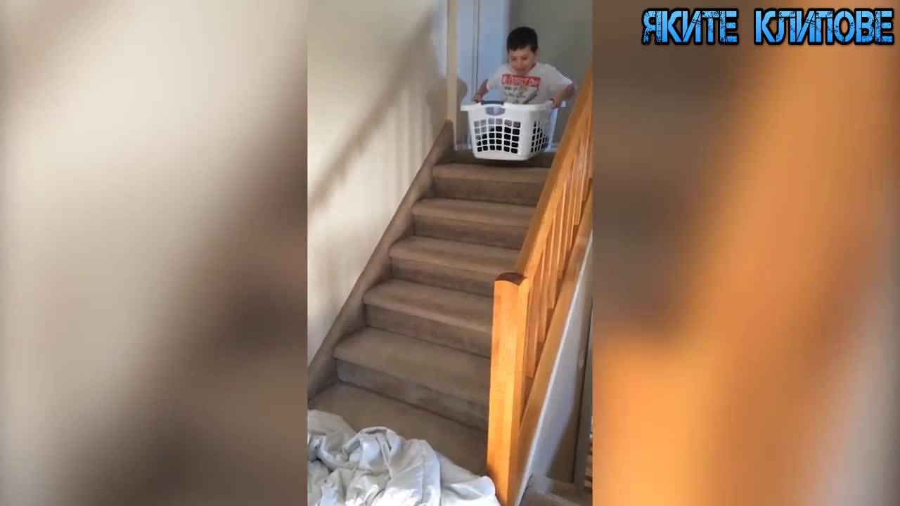 Как да се разбиеш на стълбите! - Кретени усетиха силата на гравитацията!