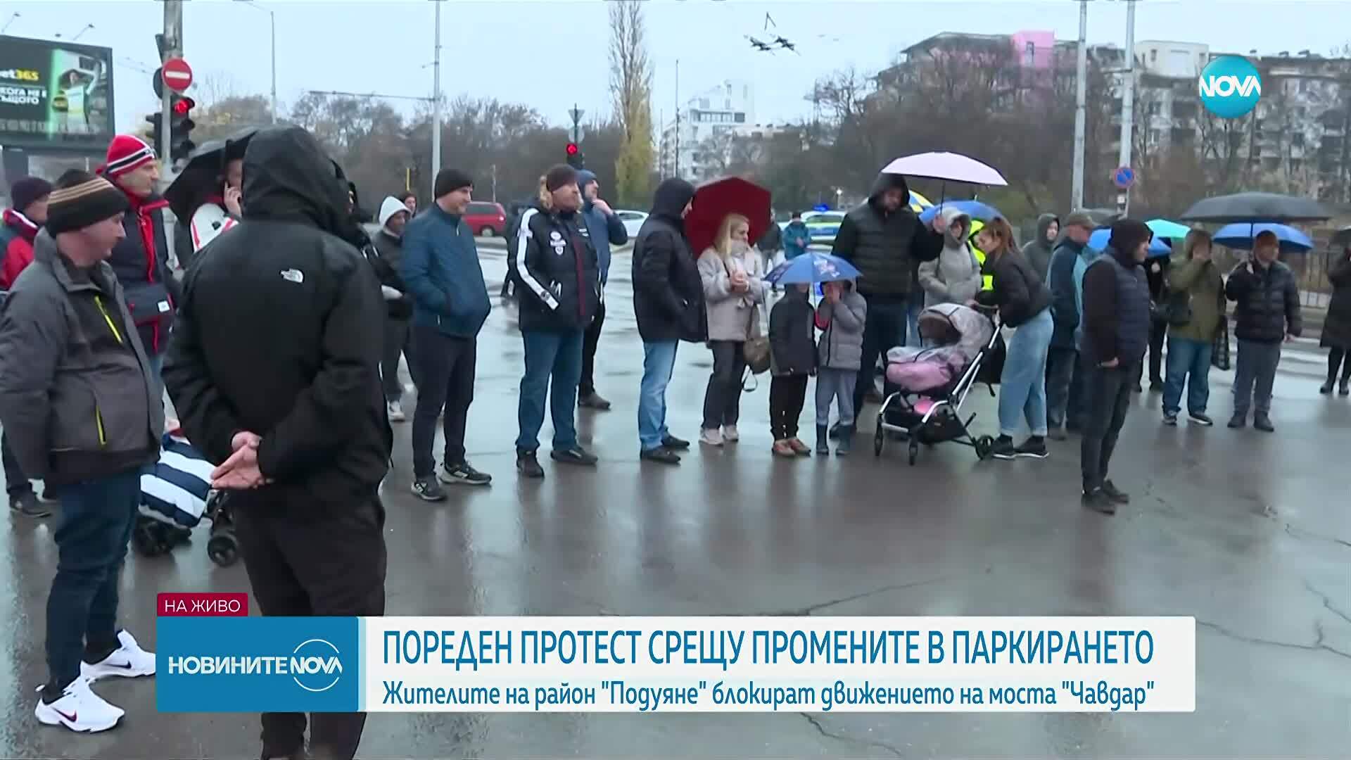 Жителите на район „Подуяне" блокират движението на моста „Чавдар"