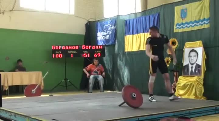 Щангист и половина е ! Показа какво е сила!