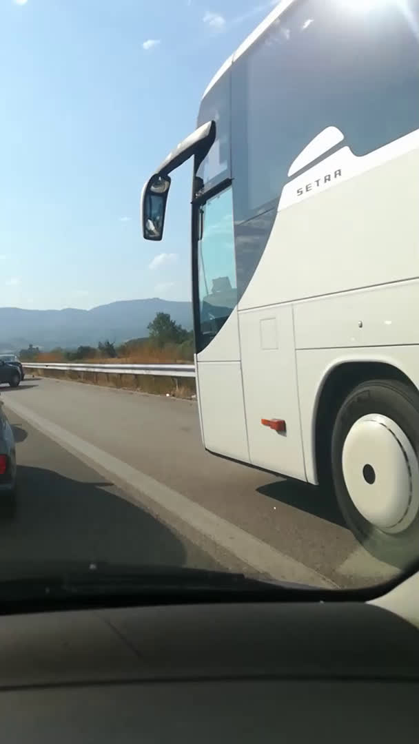 Движение в аварийната лента на АМ "Струма"