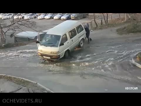 Заледена улица препятствие за шофьорите