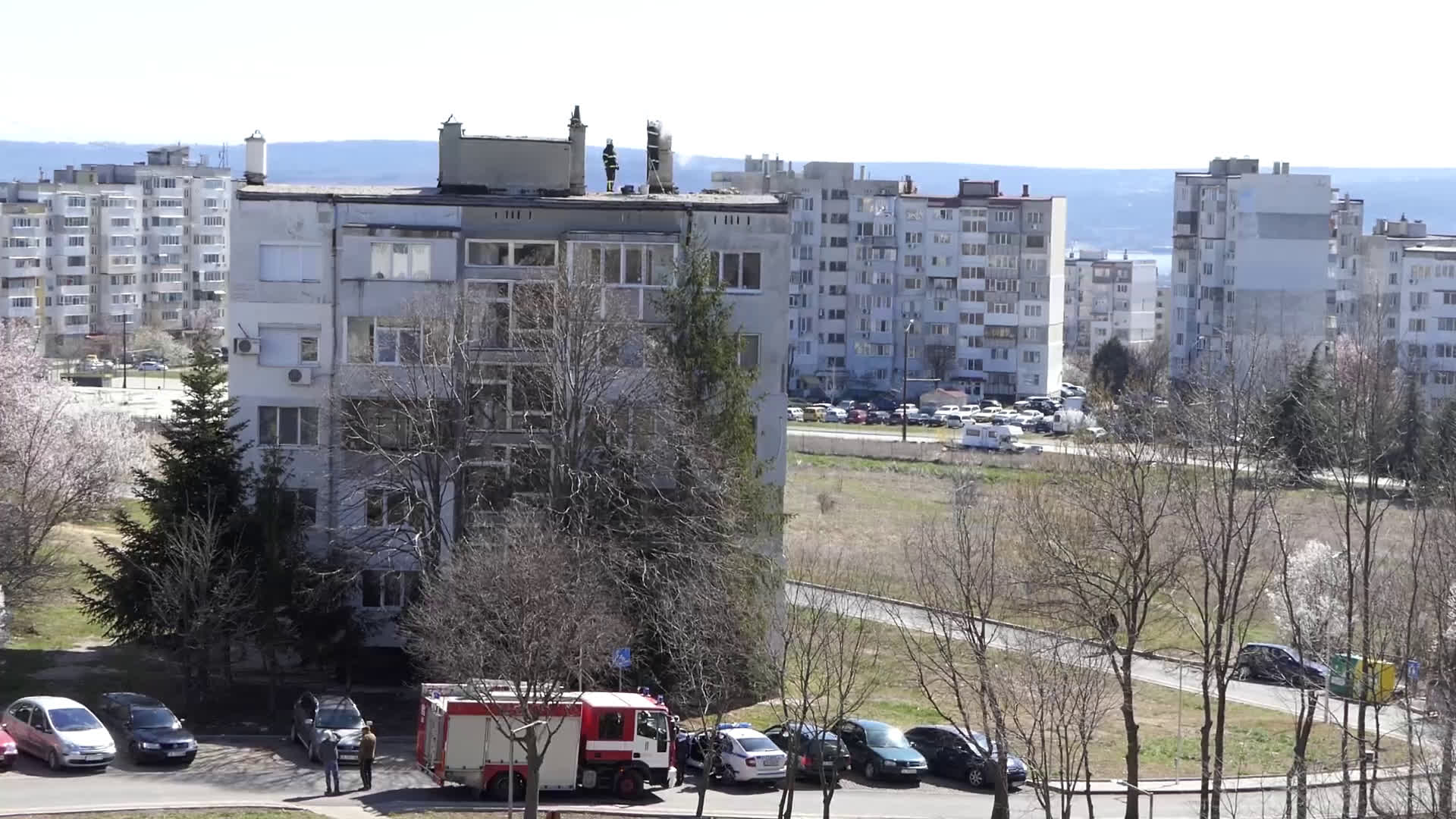 Пушещ комин на блок във Варна