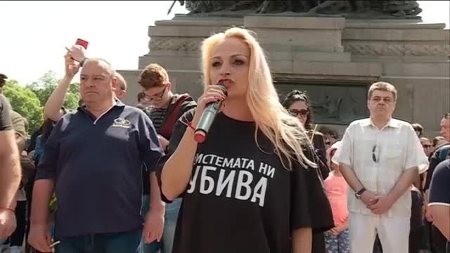 КОД: ЧЕРНО: Родители на протест пред парламента