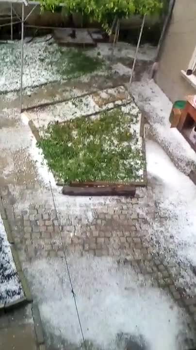 Градушка удари Ихтиман