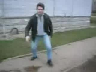 Човек Скача От 10я Етаж И Оцелява.....!