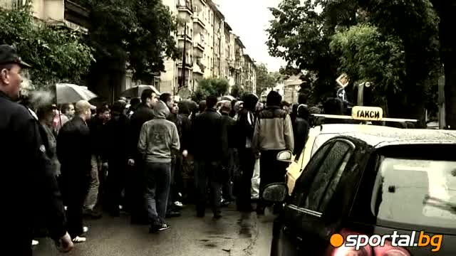 200 фенове на Левски скандират: Върнете детето на България!