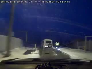 Руски полицай като робокоп догонва джип с нарушител !