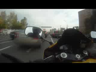 Черния Дявол подлуди Москва с Yamaha R1 
