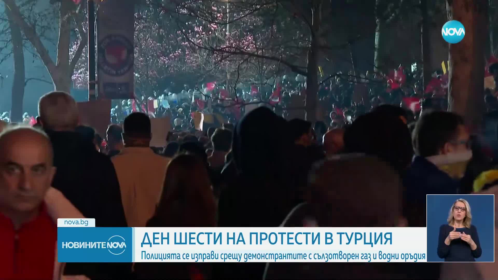 Хиляди на протест в Истанбул за шеста поредна вечер