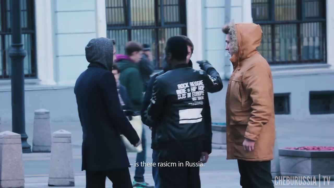 Как реагират в Русия на побой над негър .. Социален експеримент