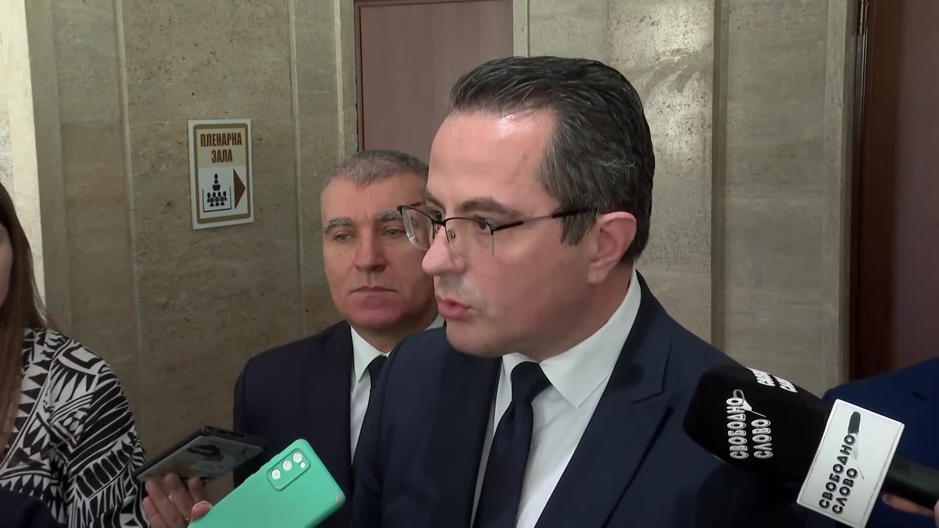 Ганев: Правителството не иска да поеме ангажимент, че няма да изпраща български войски в Украйна