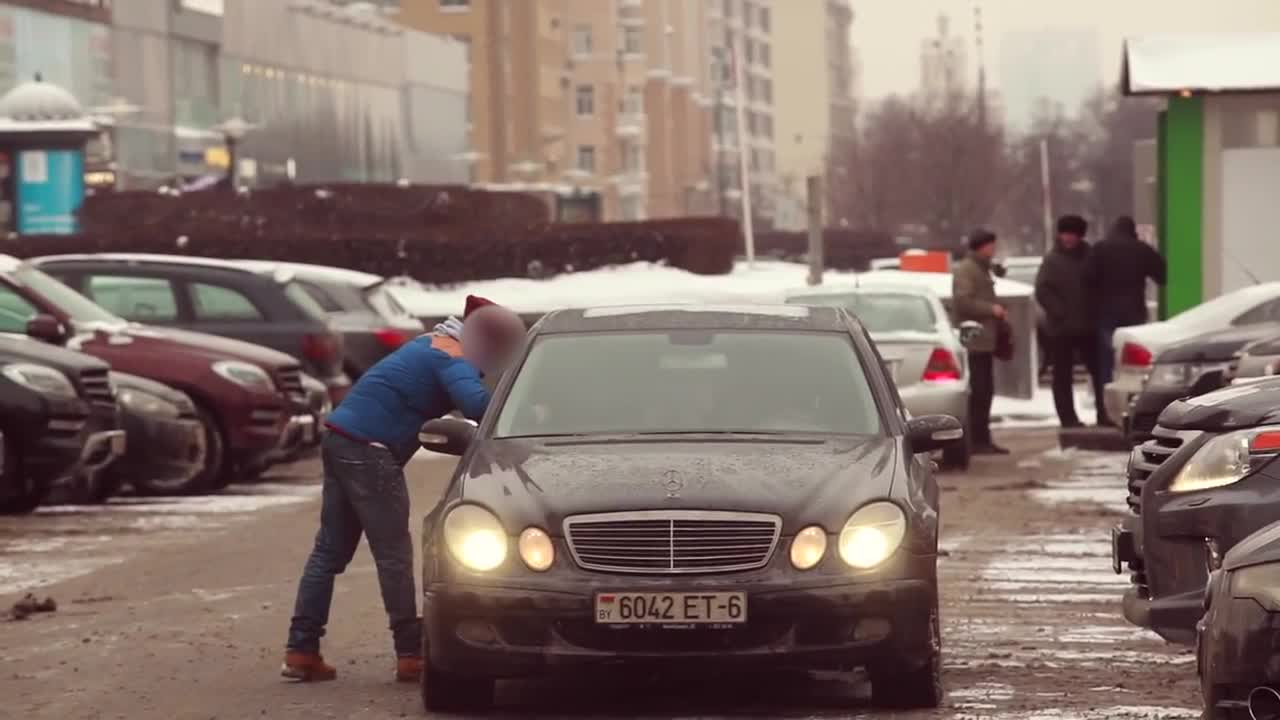 "Инвалид" на паркинг тества човечността на хората