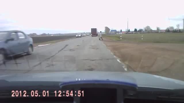 Шофьор на Тир спасява живота на пешеходец