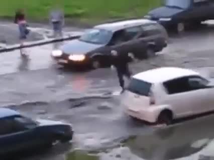 Вижте какво направи този мъж за тези две момичета