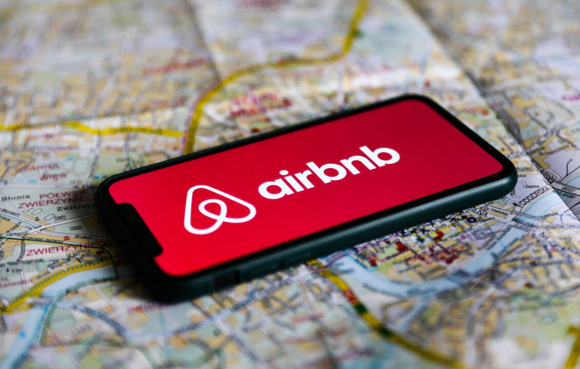 Акциите на Airbnb се сринаха с цели 6 на сто