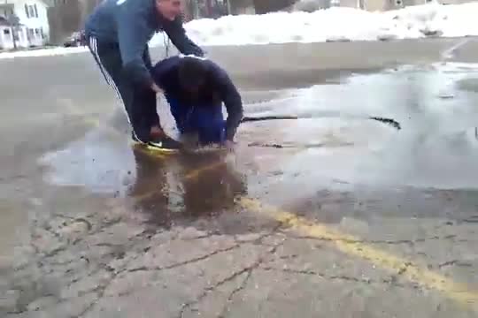 Тихите води са най-дълбоки. Смях!