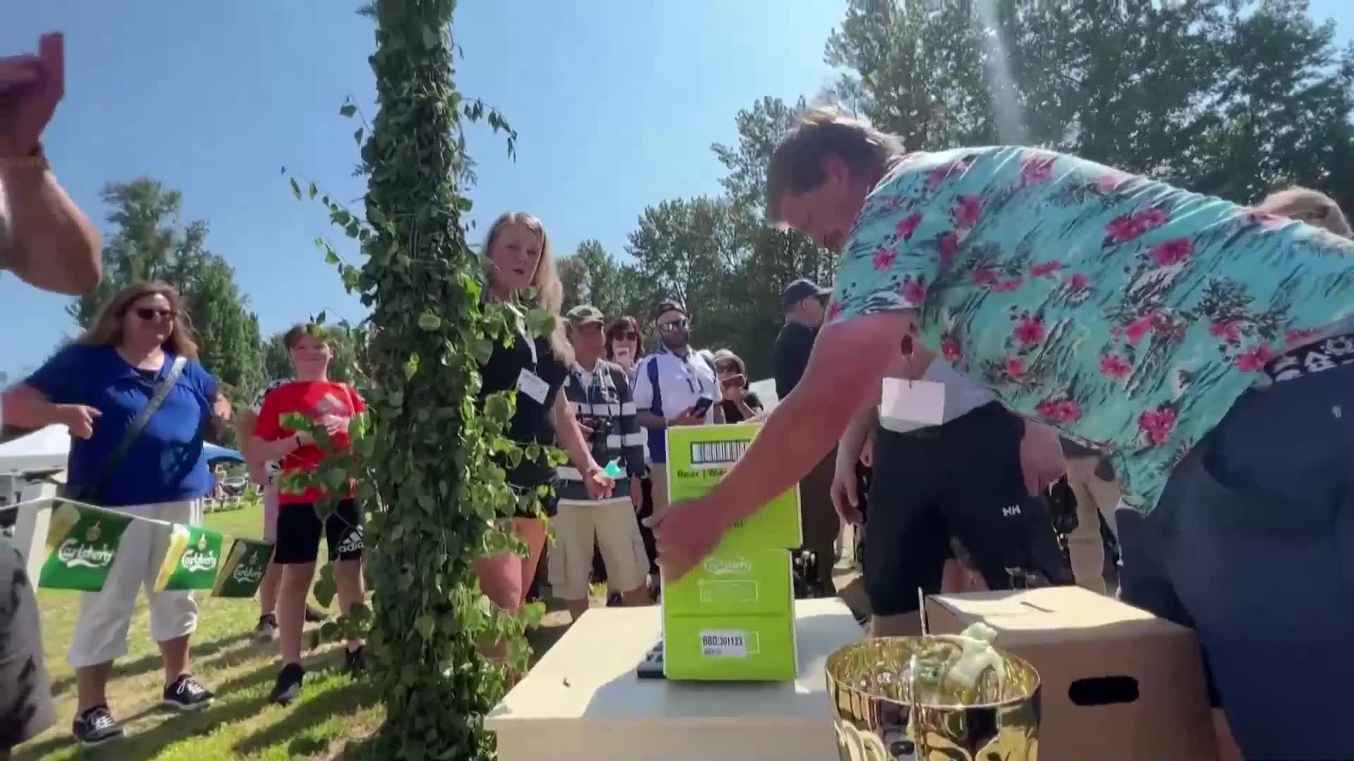 Необичайно: Състезание по носене на съпруги