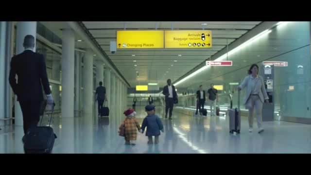 Летище "Хийтроу" с просълзяваща реклама за Коледа