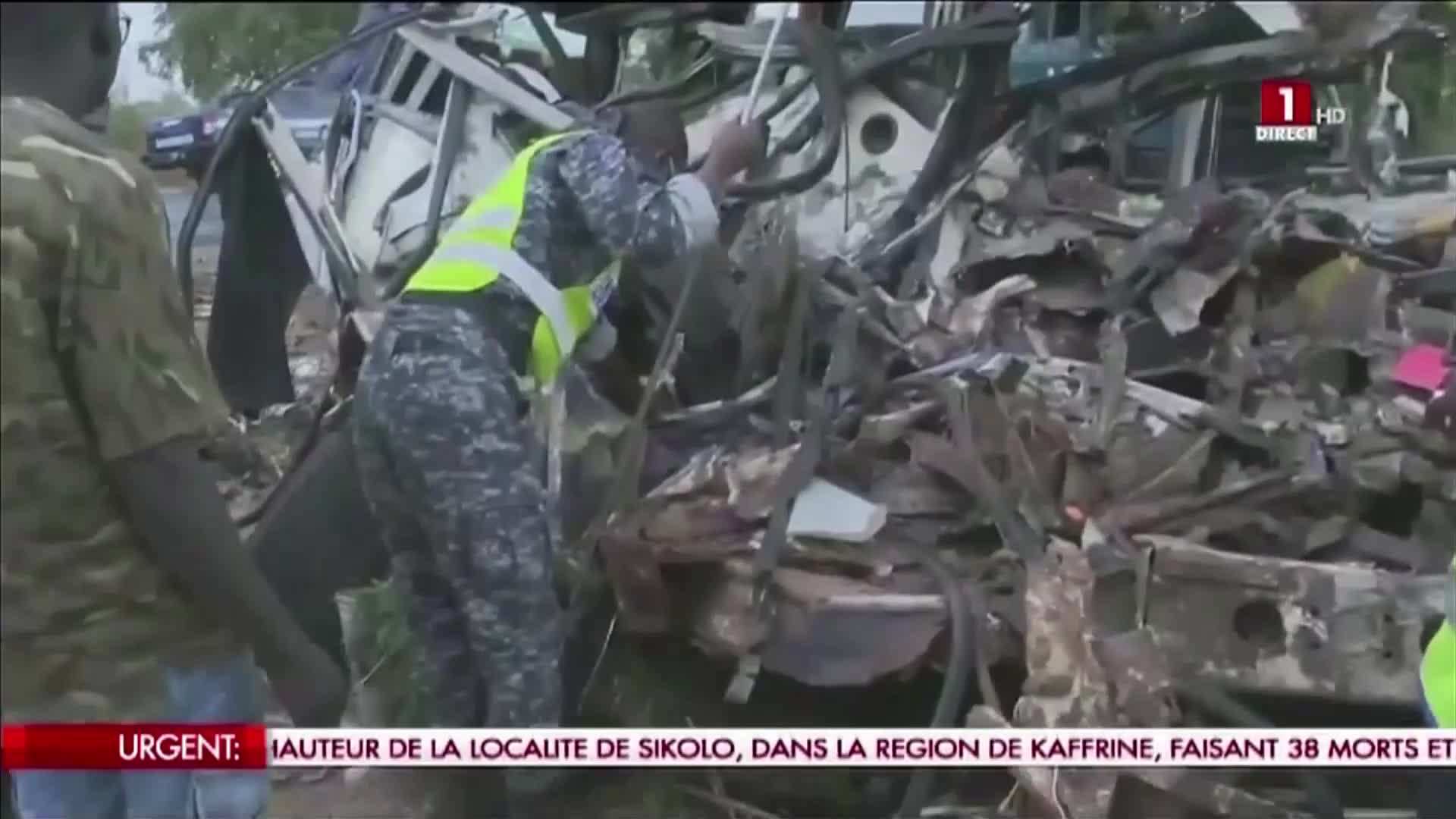 40 загинали и десетки ранени при автобусна катастрофа в Сенегал
