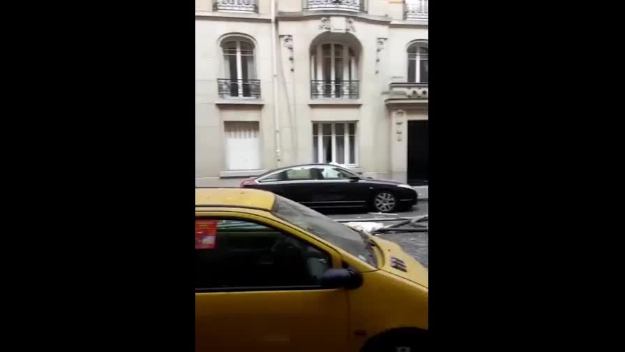 Взрив в центъра на Париж