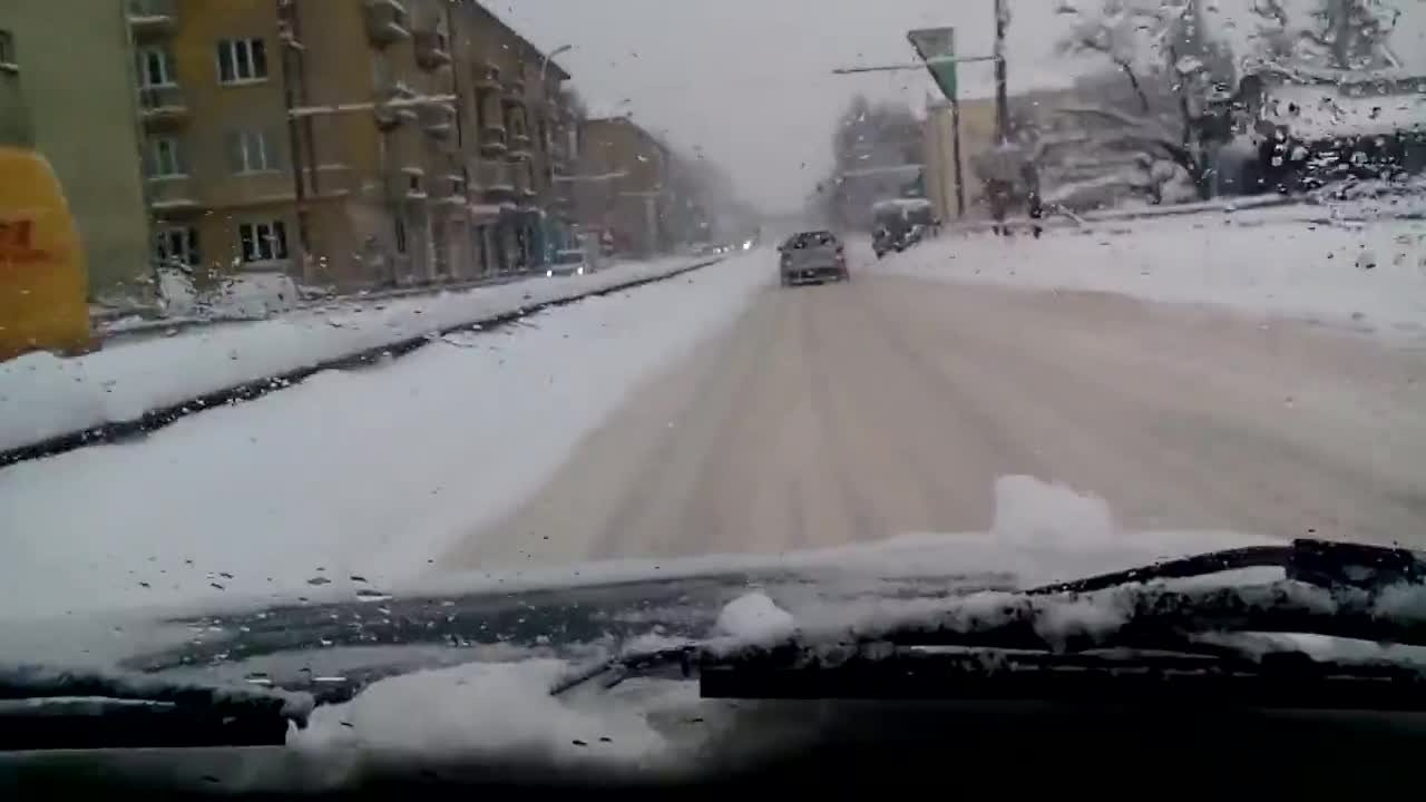 В Перник пак няма снегорини
