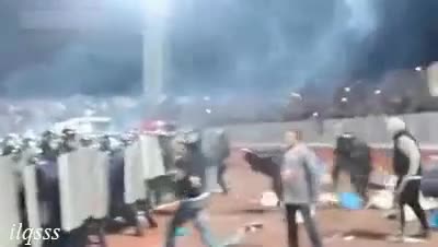 Жесток скандал на Руски фенове с Полицията