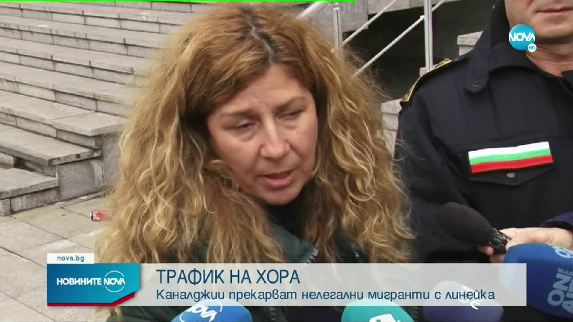 Заловиха 14 мигранти, превозвани в линейка
