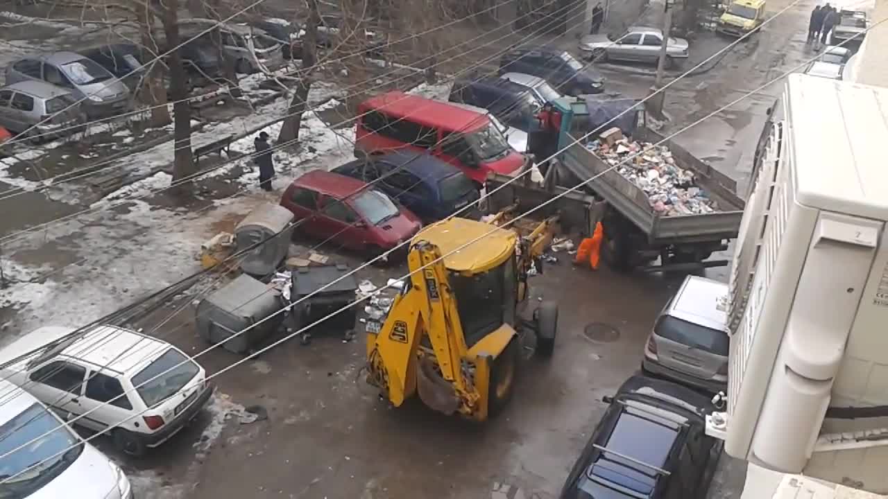 Сеир!! Как се събира боклук във Варна!