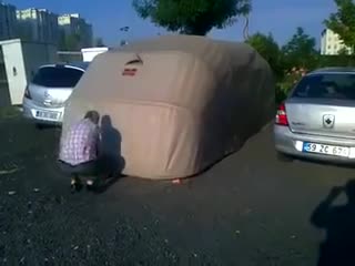 Едно брилянтно решение за тези, които не разполагат с гараж! Не е ли страхотно а!?