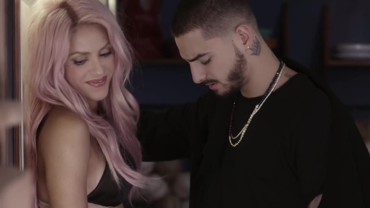 Превод! Shakira - Chantaje ft. Maluma
