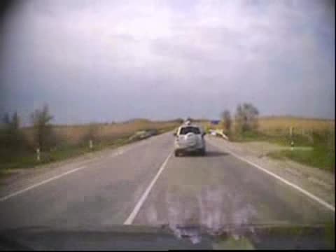 Тия двамата са супер луди! Много опасно шофиране! 