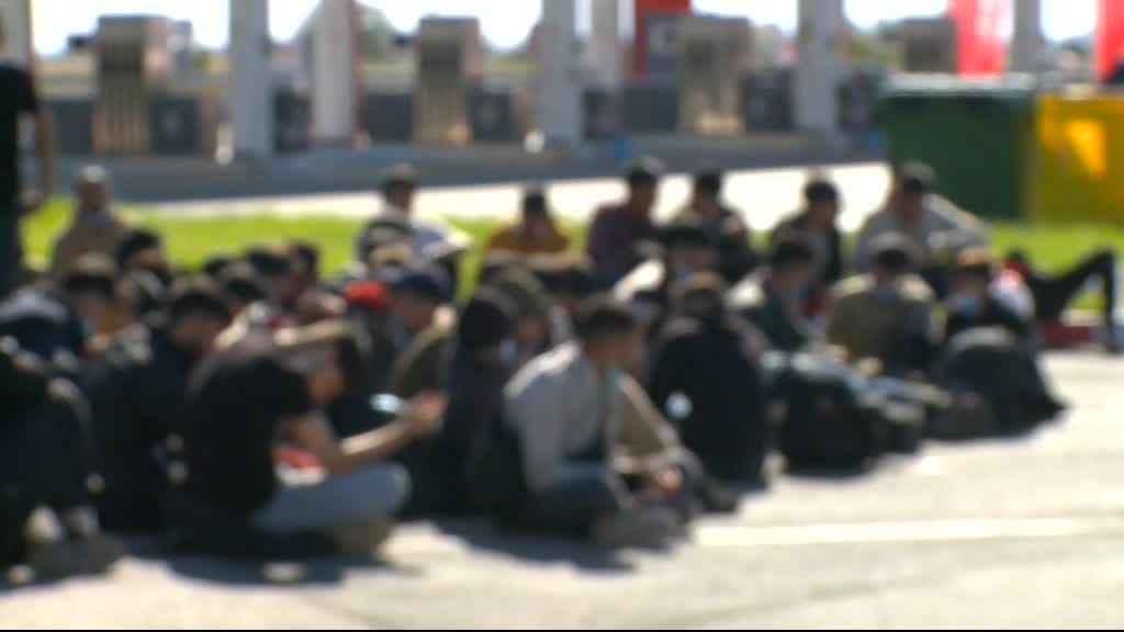 Откриха 75 мигранти в камион на "Тракия", шофьорът - с положителен тест за дрога