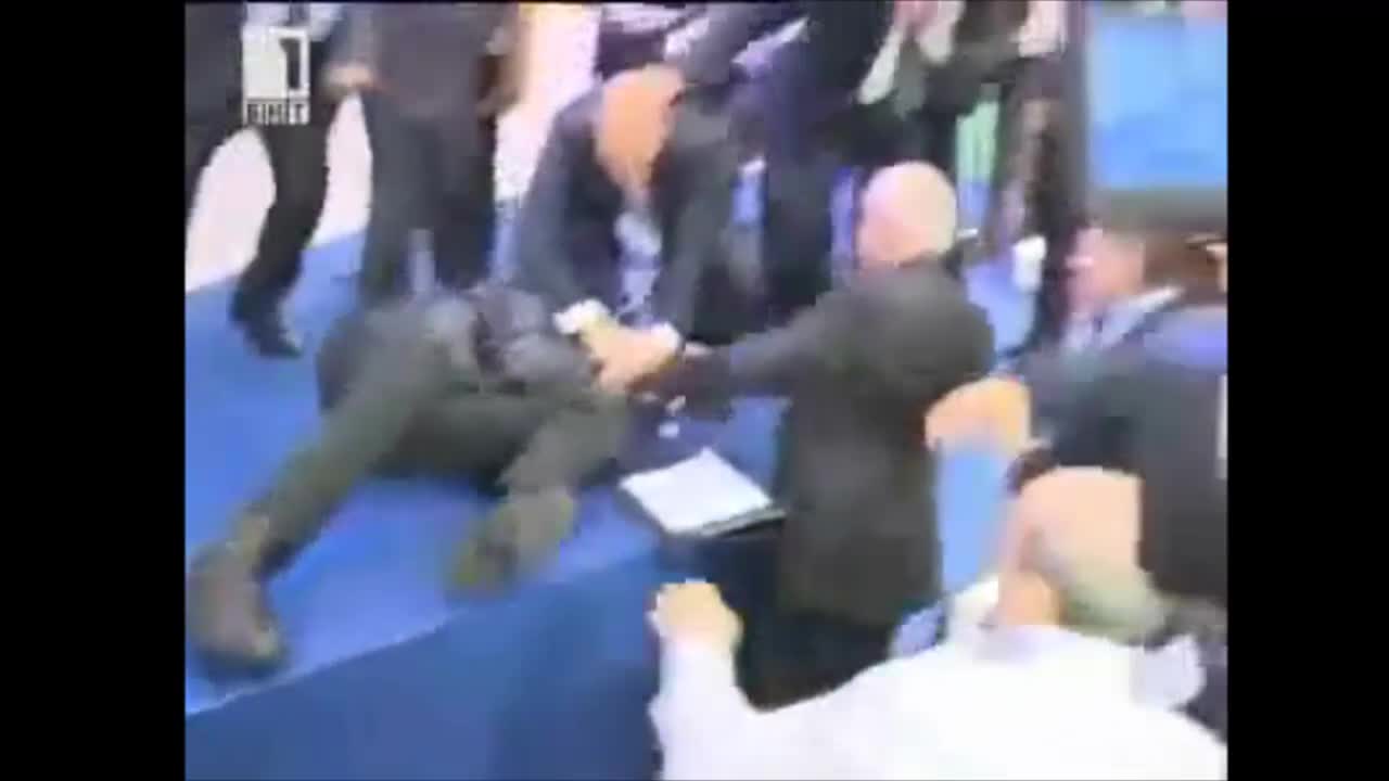 Забавна песен за политиците! Yokata feat. Ruthless - Политически недоволни