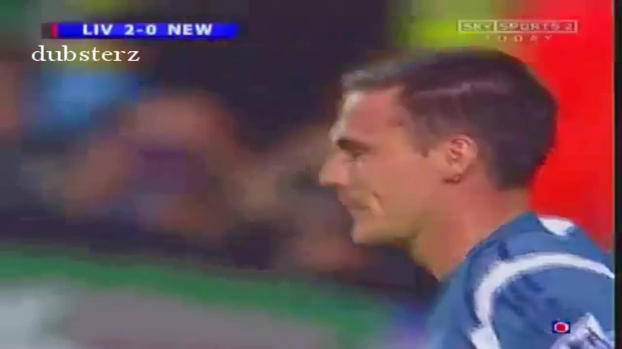 Вратаря намери кога да се спъне! - Смях!