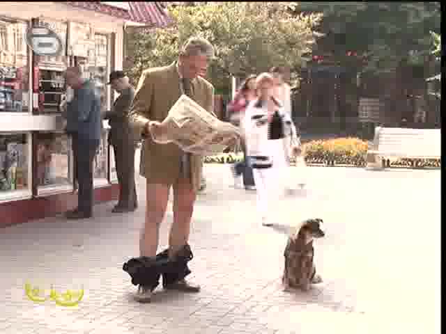 Без Дрехи:Пич Си Чете Вестника С Свалени Гащи!! СМЯХ!! 28.03.08