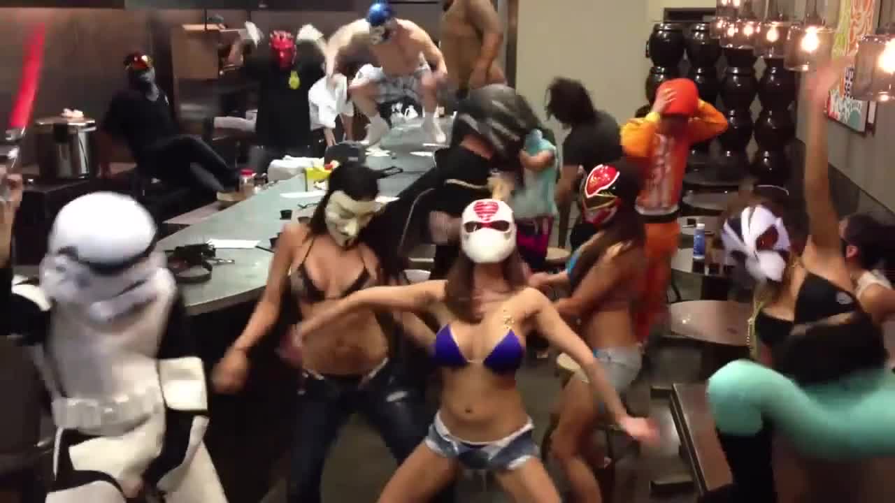 Harlem shake Най-доброто от момичета - Съблекалня Bikini Edition