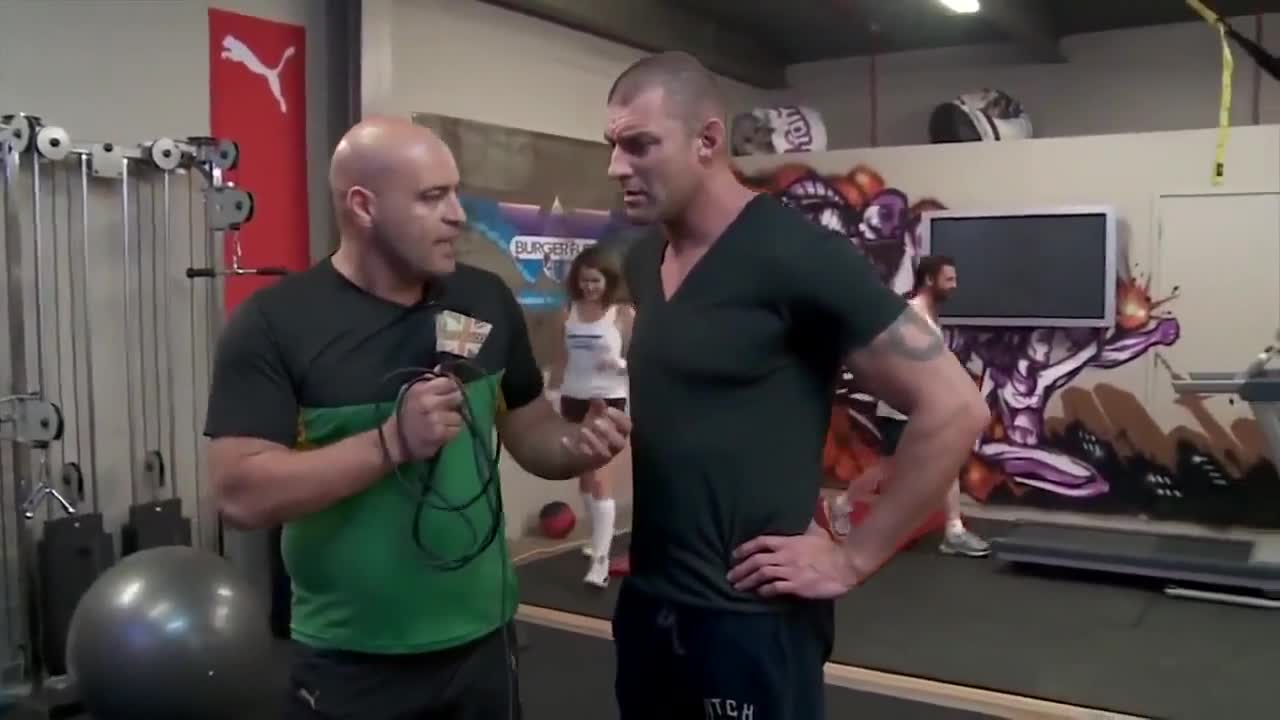 Смях ... Когато се задяваш с мацките във фитнеса така става!