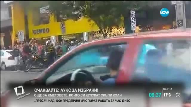 Шегаджии превърнаха неправилно паркирана кола в скулптура