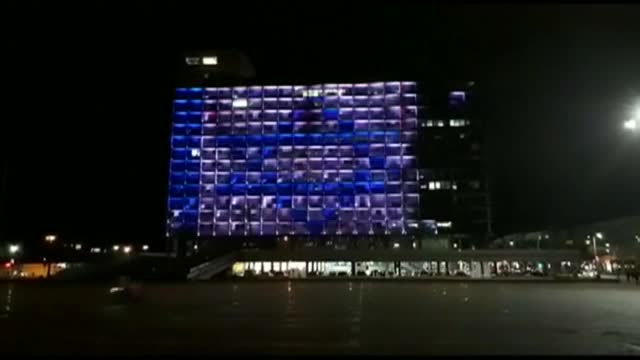 Сграда в Тел Авив бе осветена в цветовете на египетския флаг