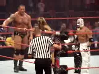 Какво Става По Време На Една От Рекламните Паузи В Raw