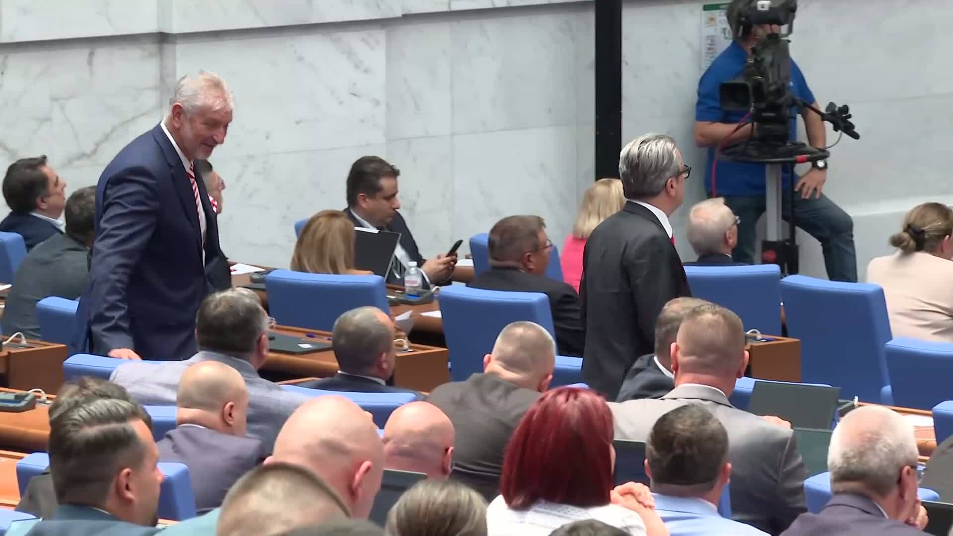 Парламентът одобри разполагането на американски самолети в авиобаза „Безмер“